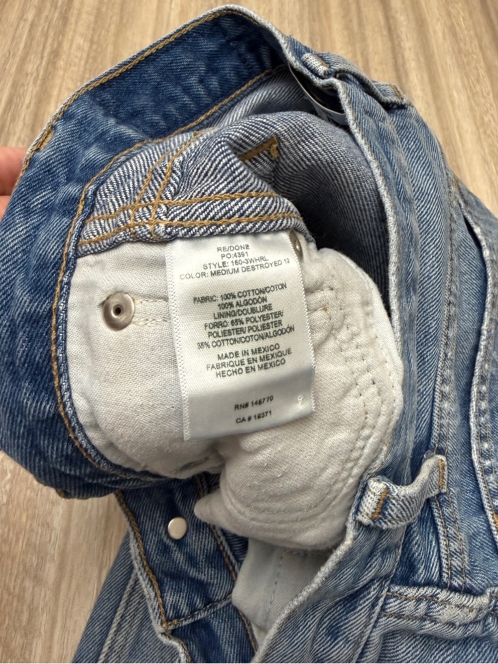 Re/Done 90’s High Rise Loose Jean Size Size 26 in Color Medium Destroyed - Picture 6 of 16